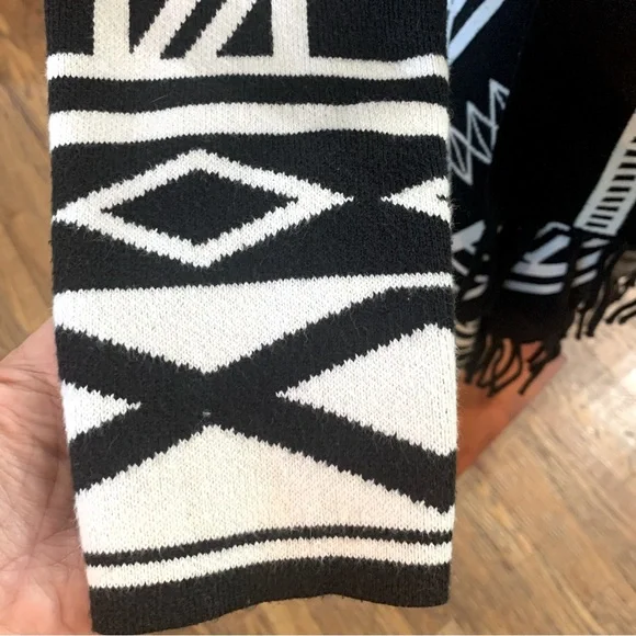 Chico's Aztec Wrap Cardigan Size 1 (Small 8/10) - Picture 7 of 12